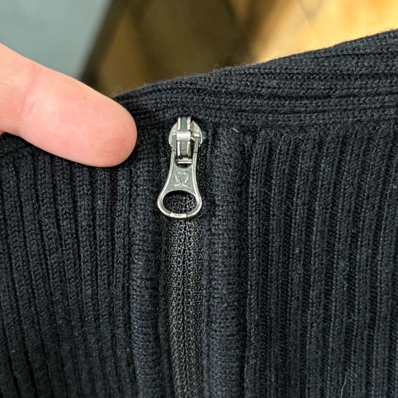 Lululemon Resolution Wrap - Picture 8 of 16